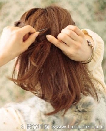 婉约<em>齐肩长发</em>怎么扎 可爱女孩长发<em>简单扎头</em>(3