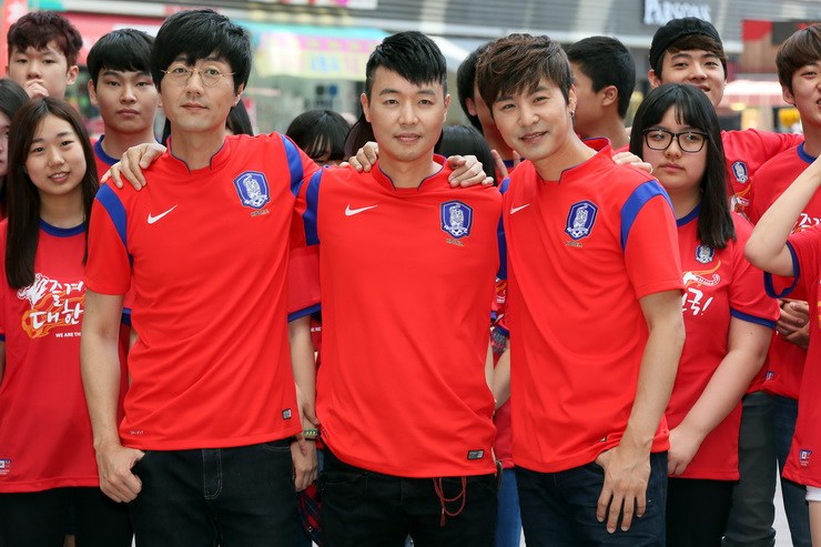 韩国人气少女组团助威男足备战世界杯(10)