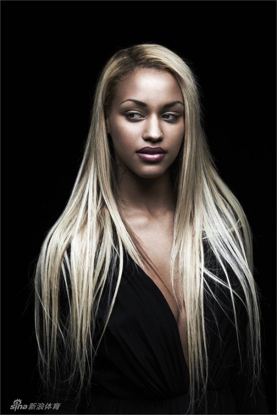 巴洛特利女友范妮资料 巴神未婚妻海量私照(图