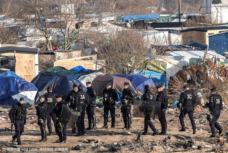 法国清理 丛林 移民营地 防暴警察出动(2)